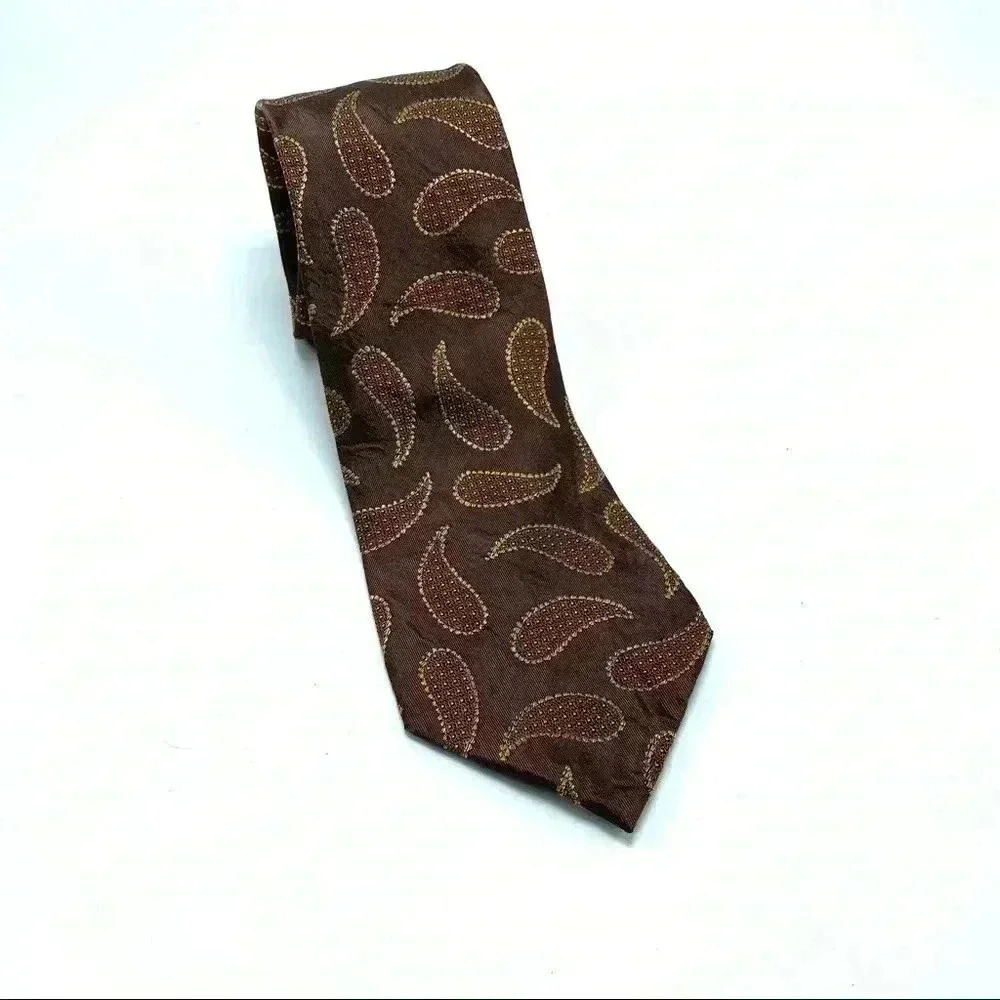 Chloe’ 100% silk paisley tie